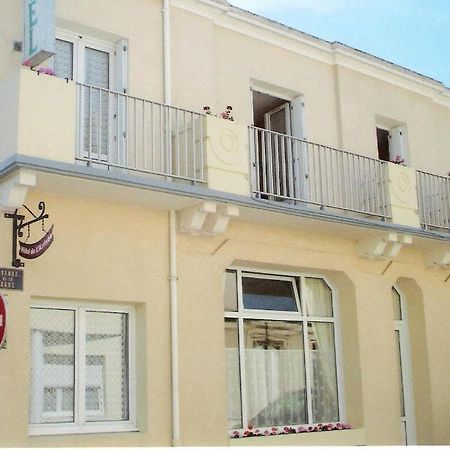 Hotel De L'Arrivee Fouras Ngoại thất bức ảnh