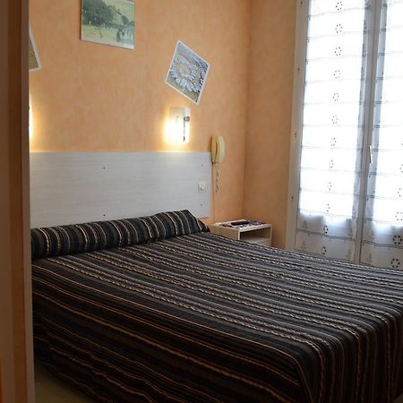 Hotel De L'Arrivee Fouras Ngoại thất bức ảnh