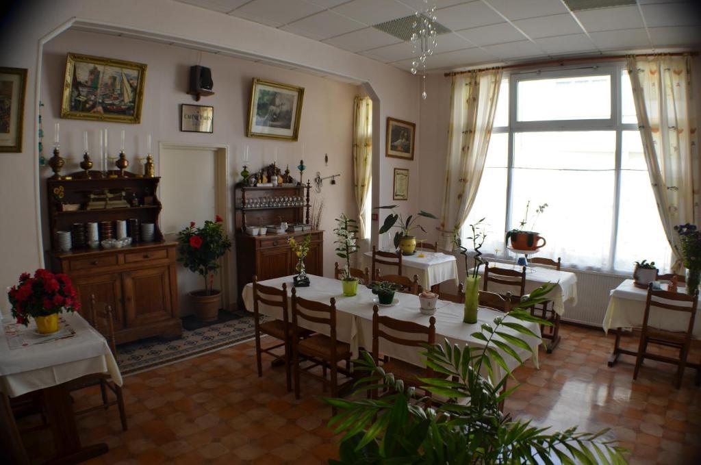 Hotel De L'Arrivee Fouras Ngoại thất bức ảnh