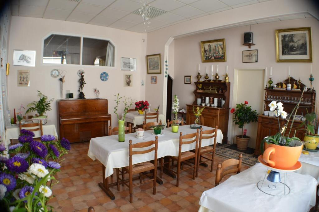 Hotel De L'Arrivee Fouras Ngoại thất bức ảnh
