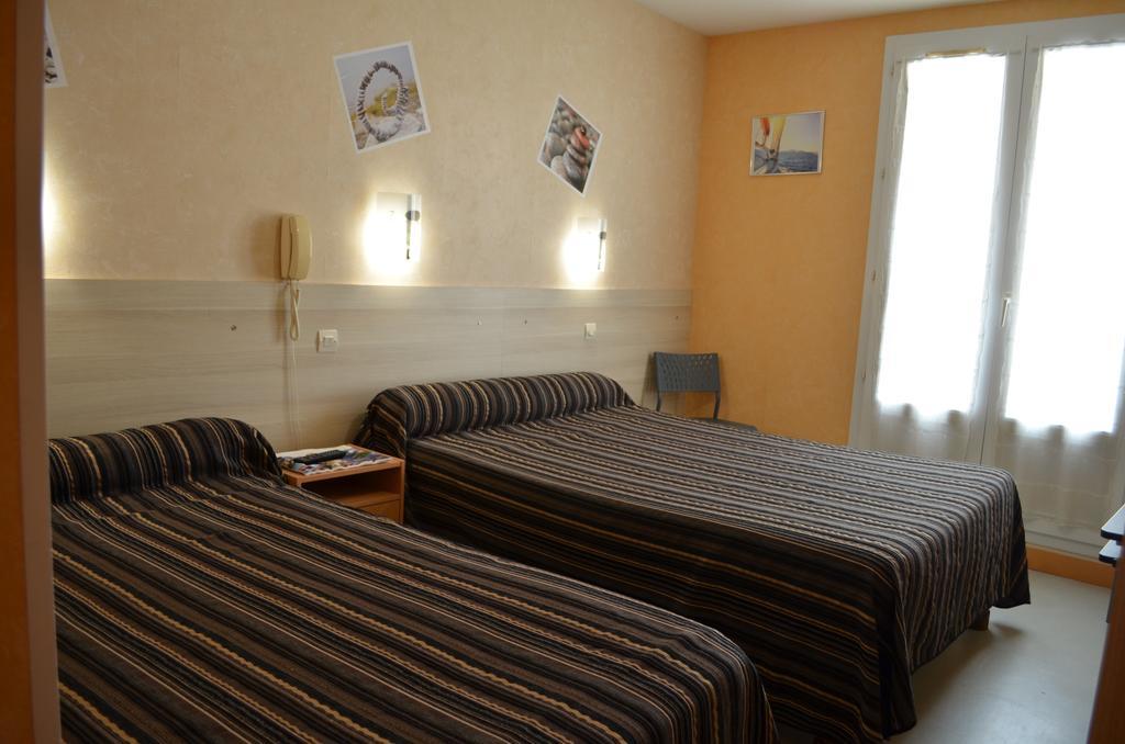 Hotel De L'Arrivee Fouras Ngoại thất bức ảnh